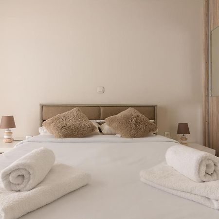 Beautiful And Spacious Apartment In Pagrati Atena Exterior foto