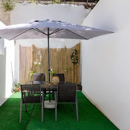 Beautiful And Spacious Apartment In Pagrati Atena Exterior foto