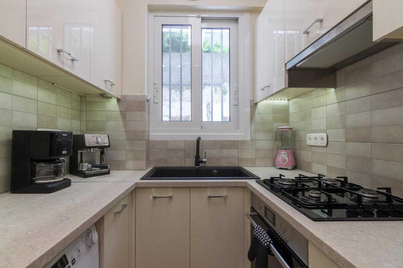 Beautiful And Spacious Apartment In Pagrati Atena Exterior foto